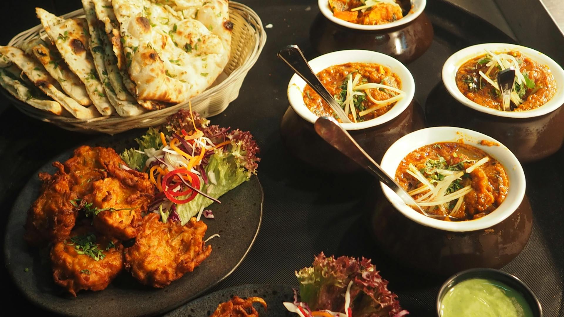 Sofra Catering tarafından özenle kurulmuş cömert bir açık büfe sofrası